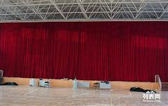 天津办公与家庭窗帘选择指南 卷帘、百叶帘与布艺窗帘的多样化应用